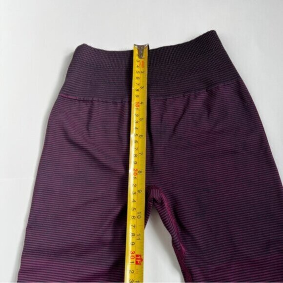 Lululemon   Bordeaux Stripe Womens Sz 2  Ebb to Train Tight - Picture 14 of 16